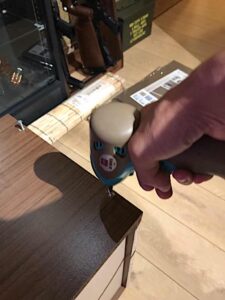 カラーボックス組み立て中の写メ